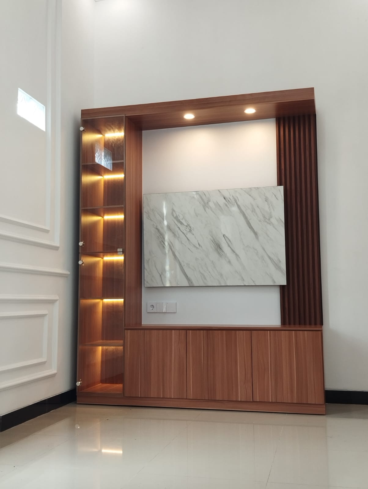 Pekerjaan aluminium di area dapur