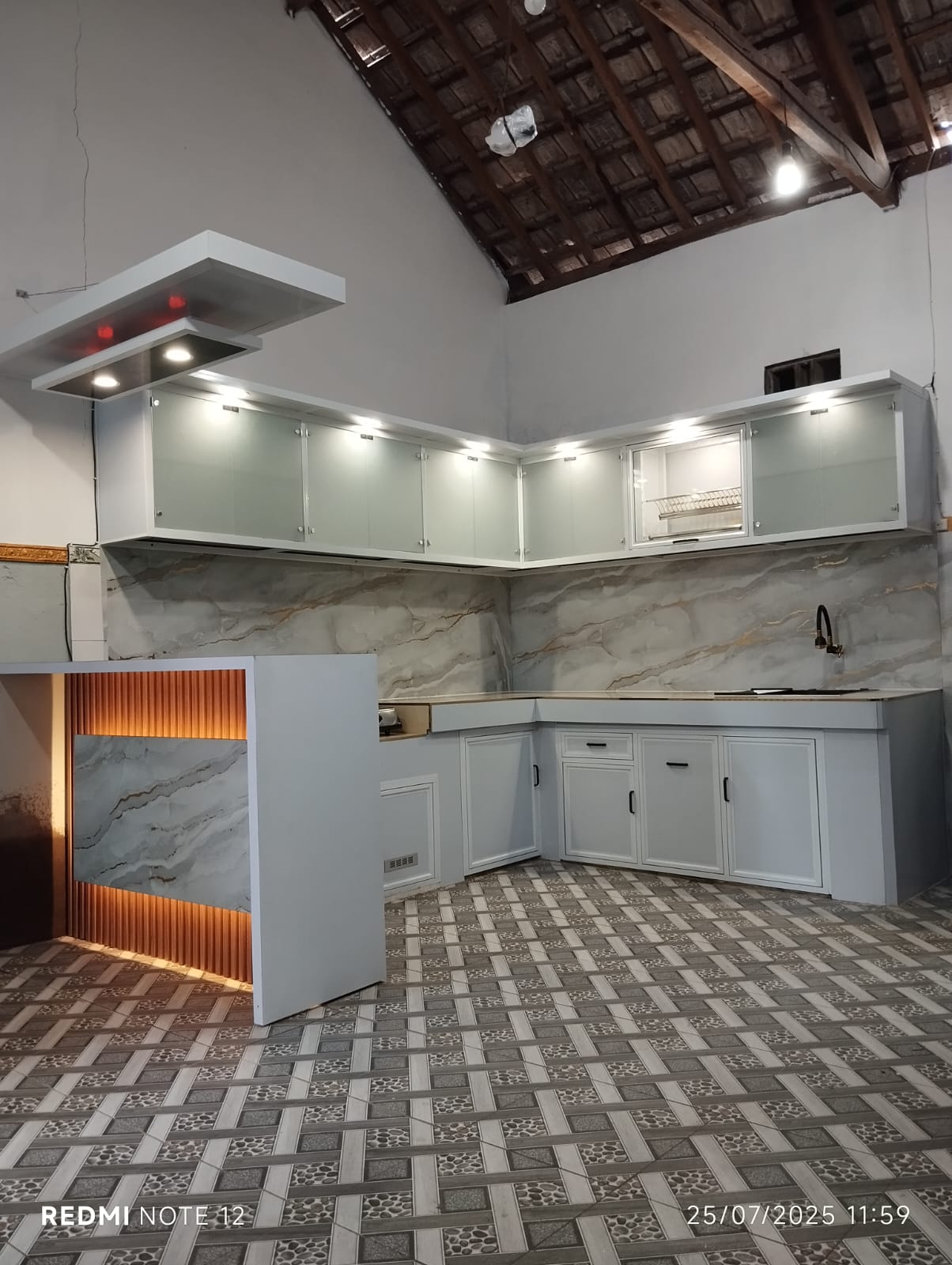 Kitchen set aluminium tampilan keseluruhan