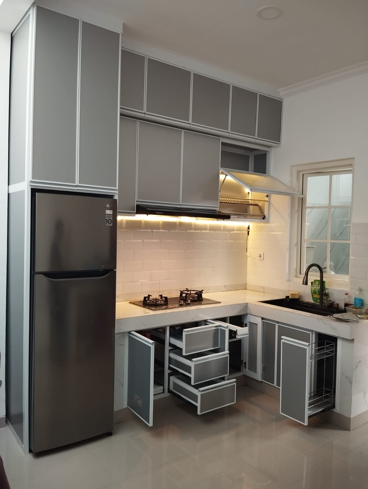 Kitchen set aluminium hasil pemasangan di rumah pelanggan