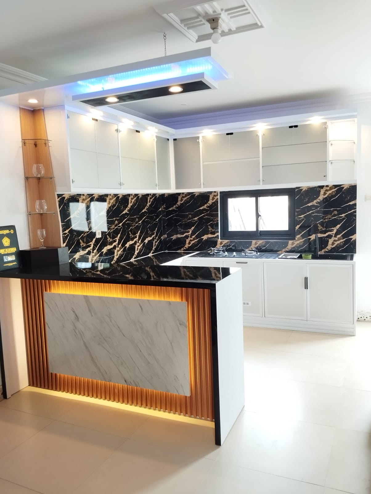 Kitchen set aluminium detail pintu kabinet