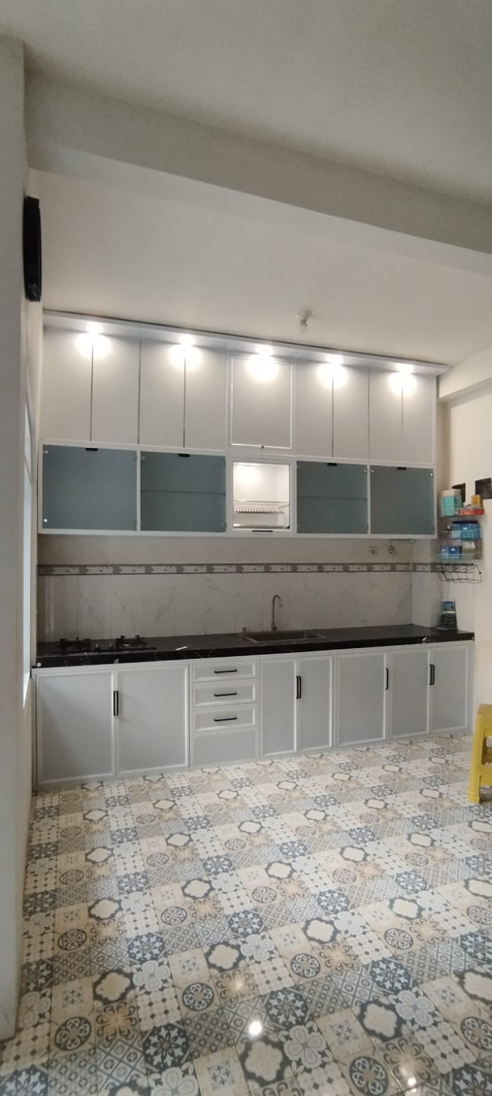 Kitchen set aluminium dengan finishing rapi