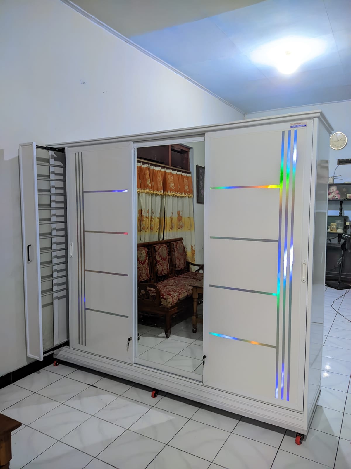 Lemari aluminium custom ukuran sesuai ruangan