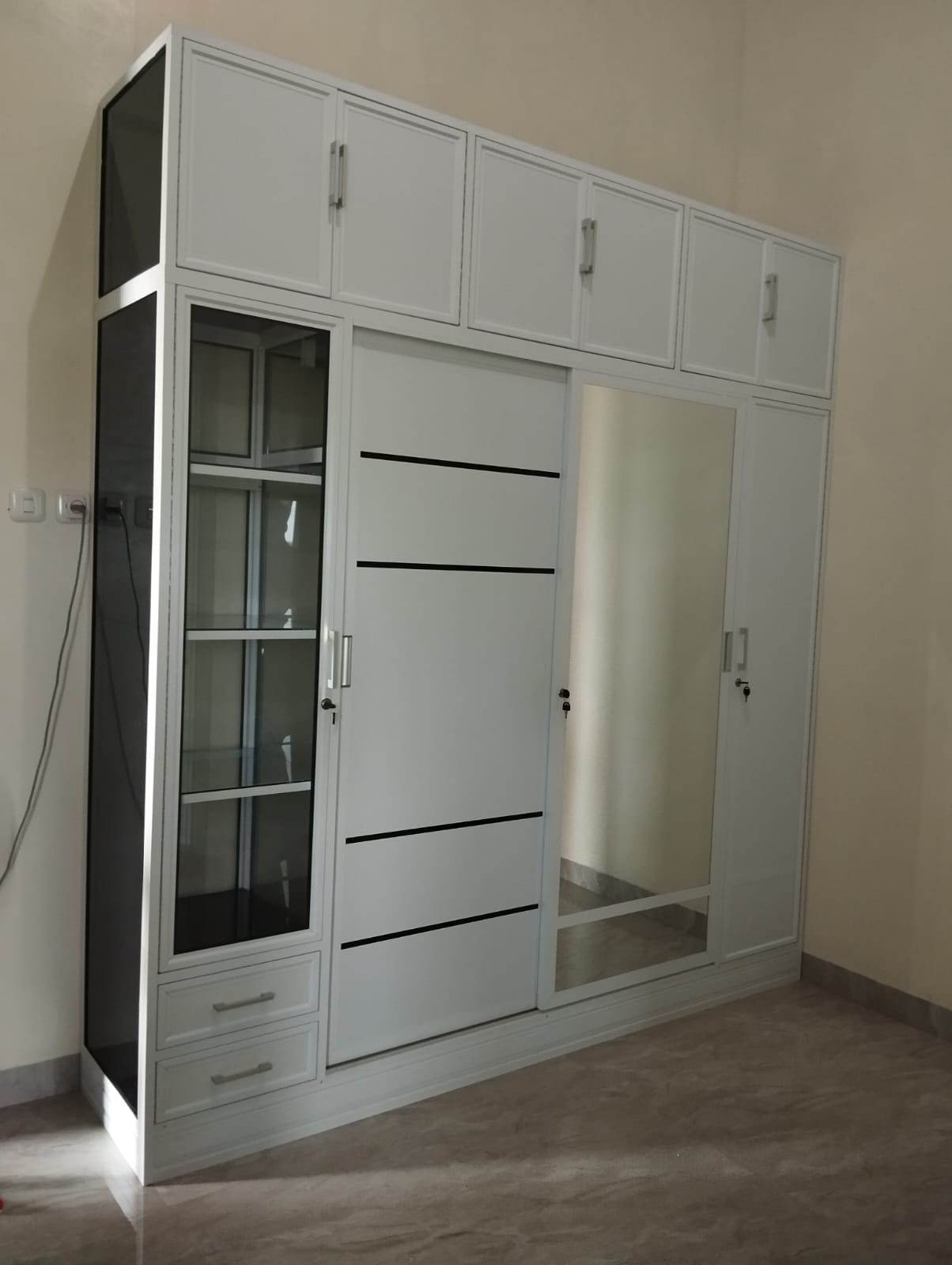 Lemari aluminium detail sambungan las