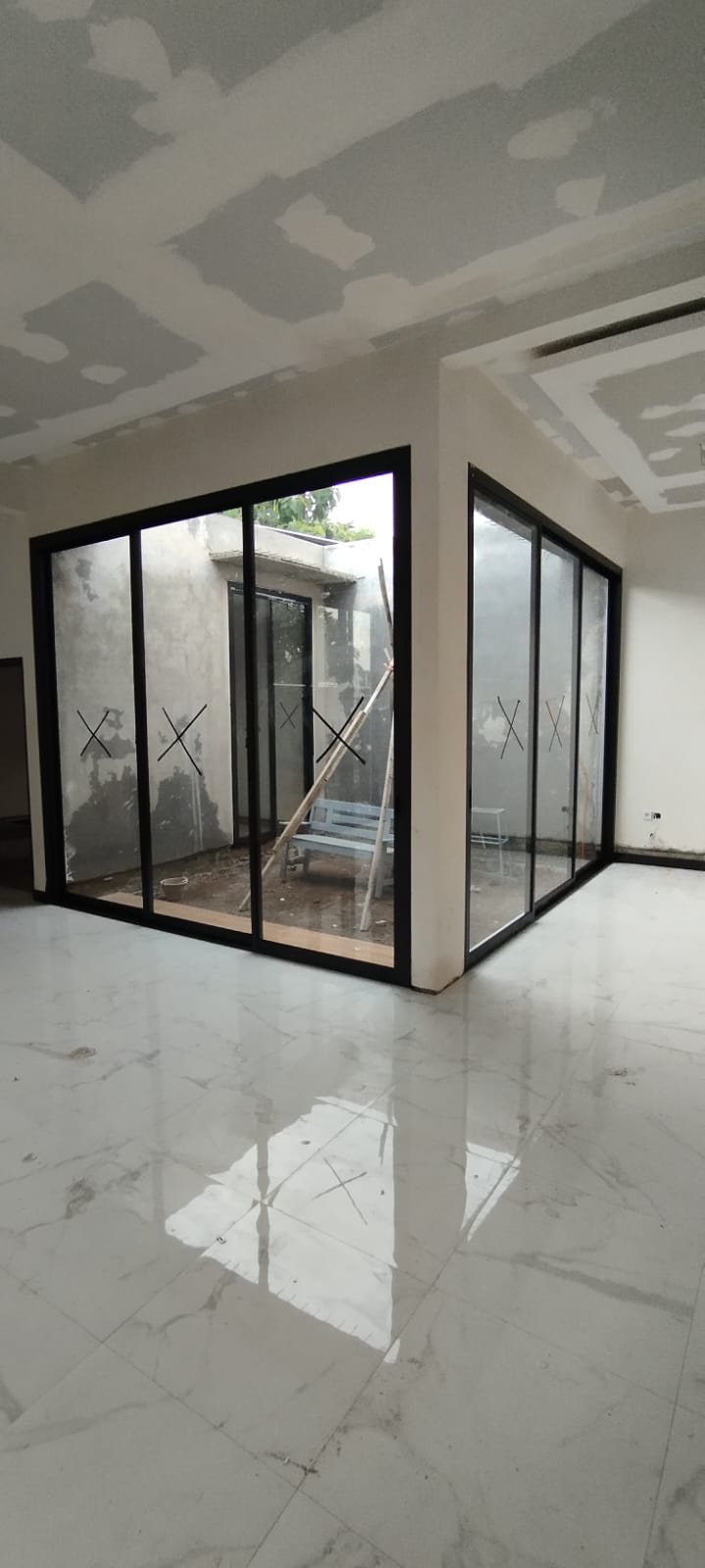 Pintu aluminium dan kaca untuk rumah