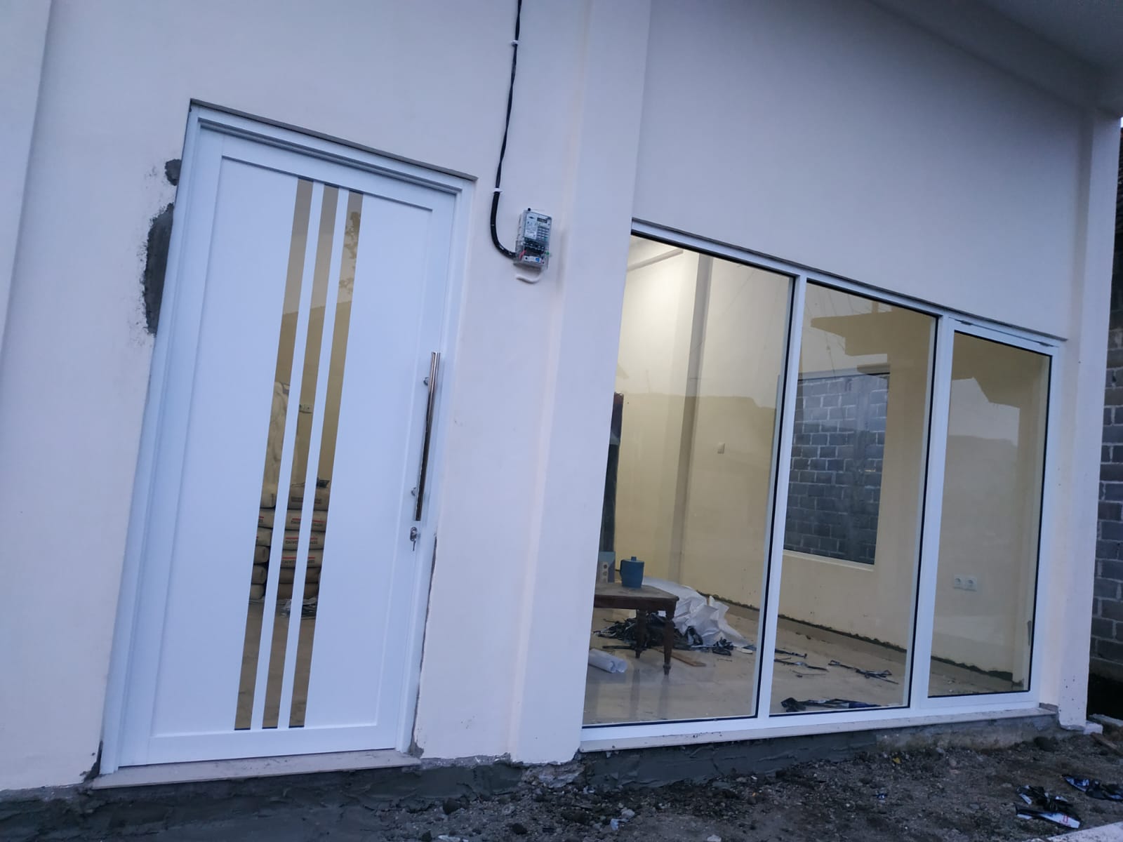 Pintu aluminium custom desain modern