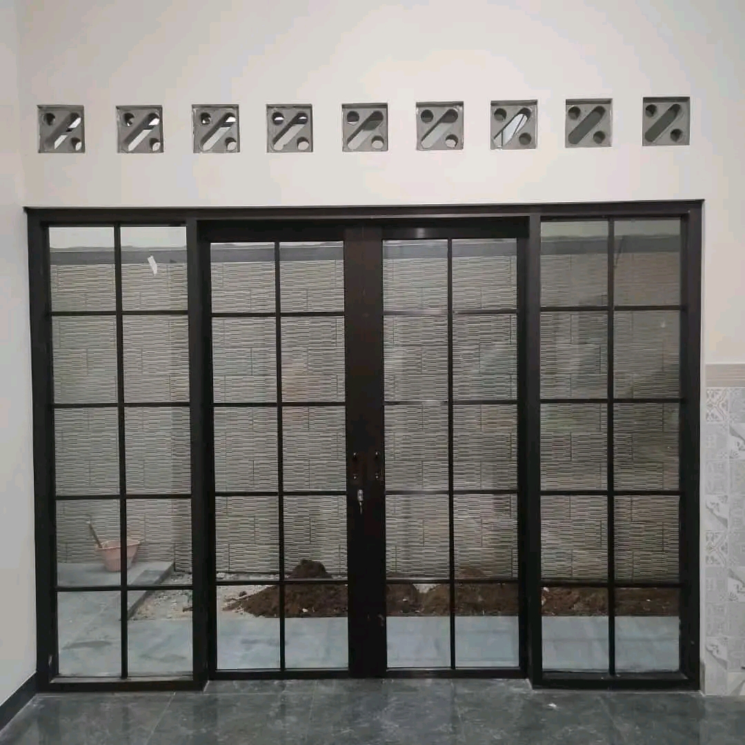 Pintu aluminium hasil pengerjaan DUA PUTRA